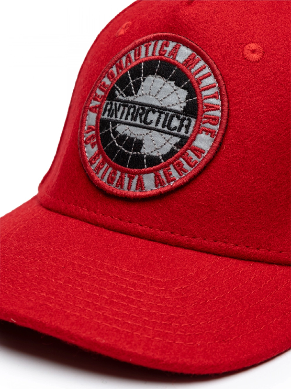 Кепка AERONAUTICA 1146 красный нашивка