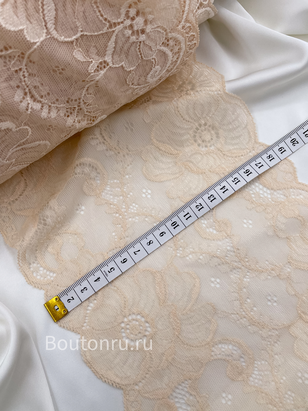 Кружево эластичное телесное (бежевое) 190-200 мм