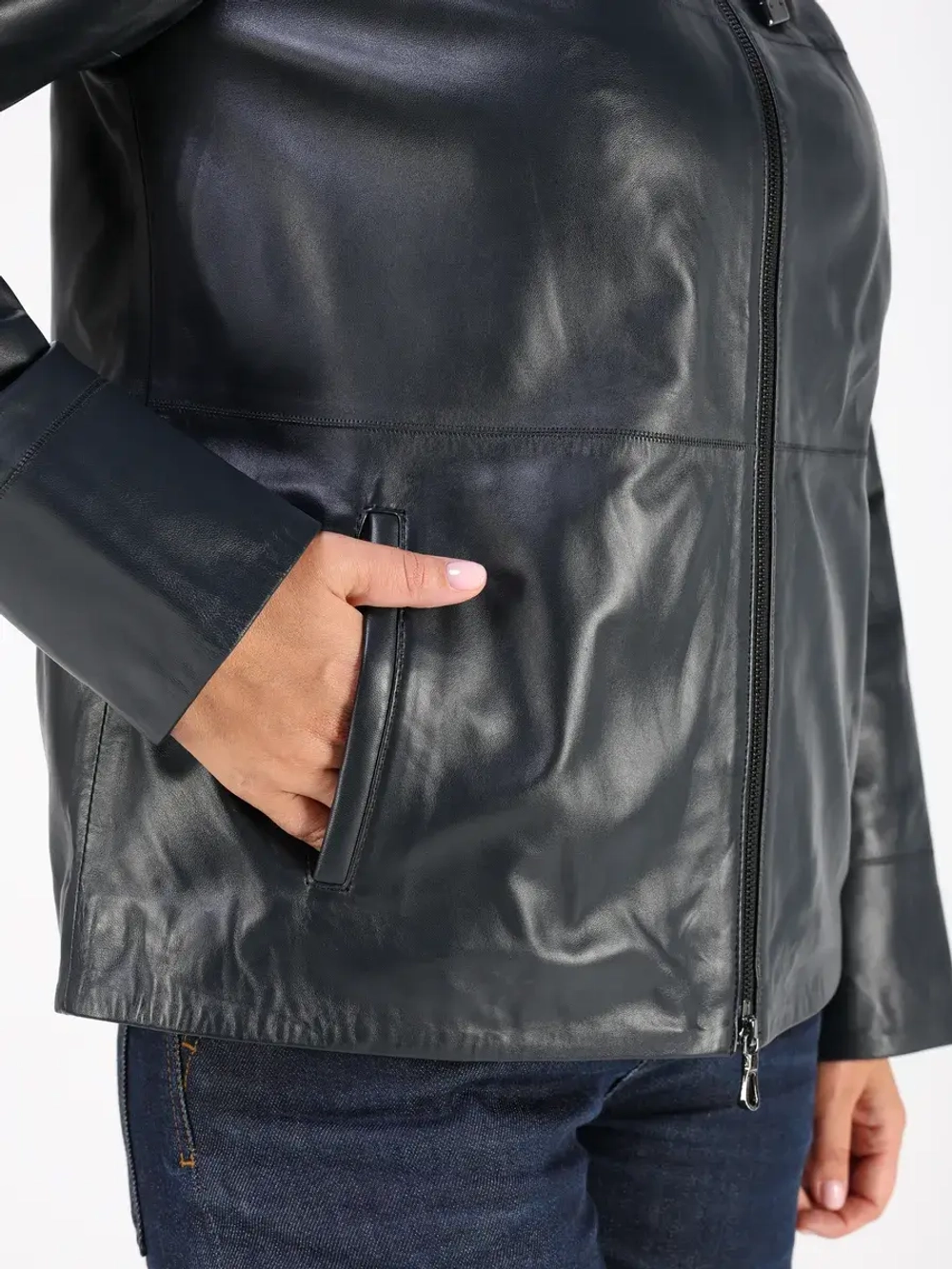 Кожаная куртка демисезонная с капюшоном