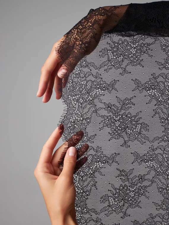 01-11 Кружево шантильи 23 см, черный 170