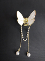 Перламутровый краб-бабочка для волос с  кисточками. Цвет белый