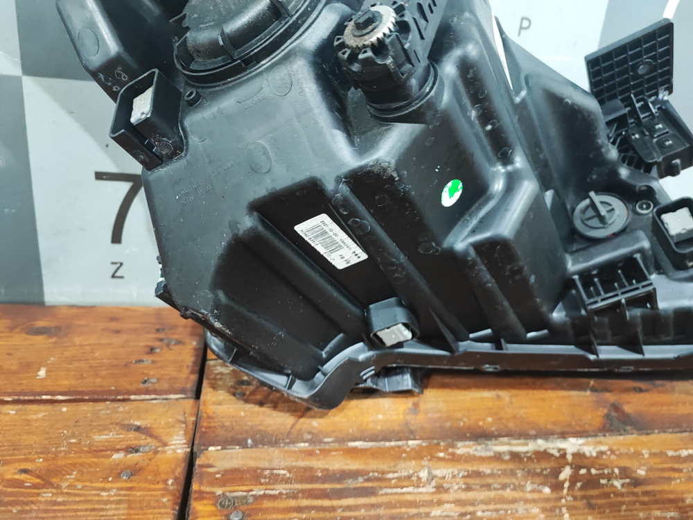 Фара левая галоген Kia Rio 4 (FB) 20-нв Б/У Оригинал 92101H0500