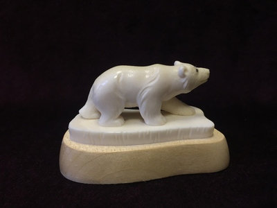Белый медведь, миниатюра. Резная кость. Миниатюра.