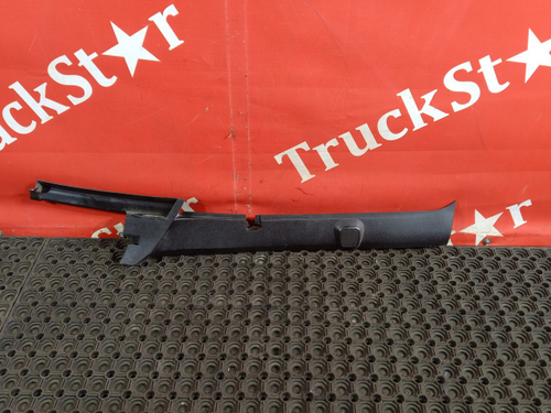 Накладка стойки левой