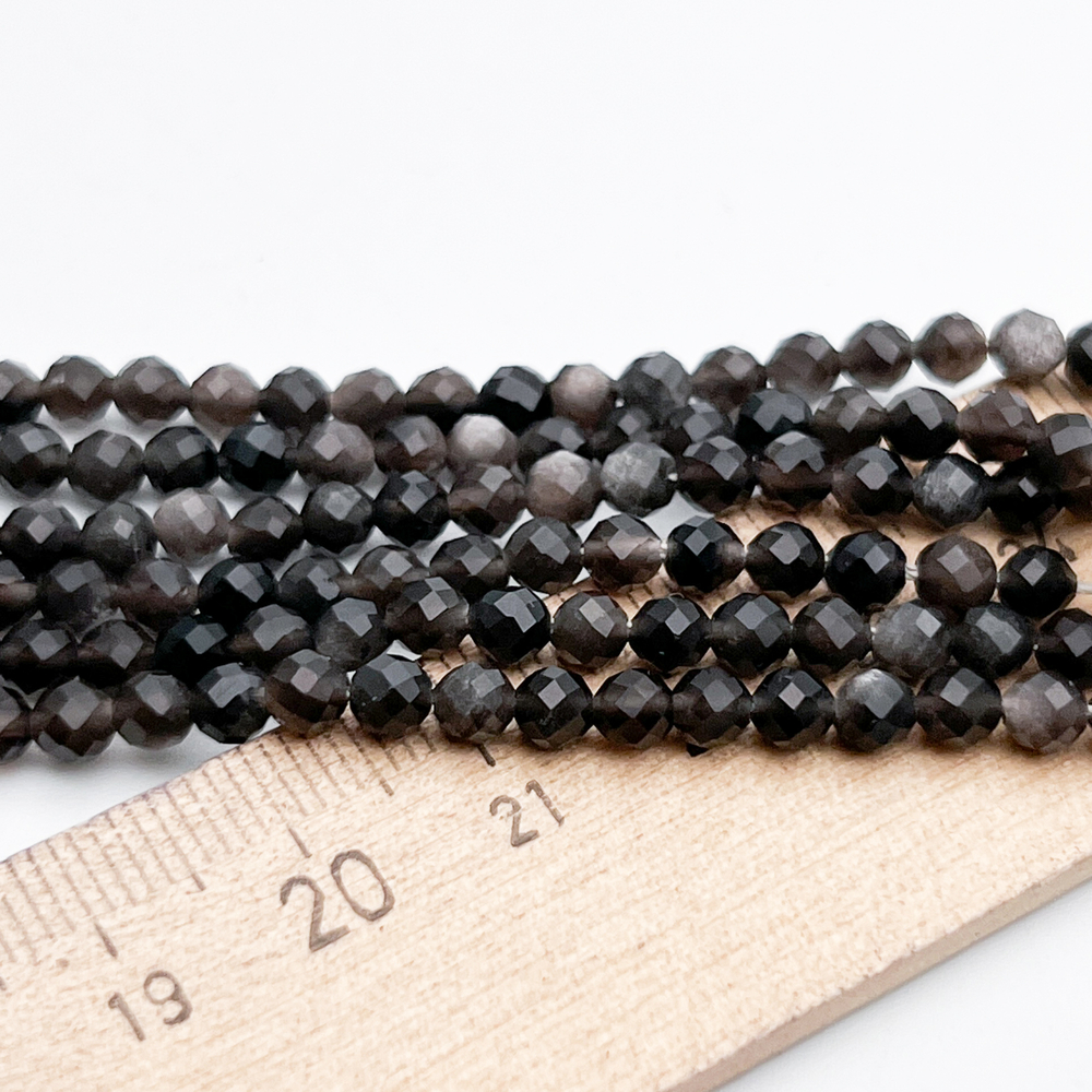 Обсидиан граненый бусины, диаметр около 3,8 мм, цена за отрезок 19 см (1/2 нити)