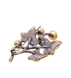 AM-3521 Брошь «Цветок Клематис» (латунь, янтарь)