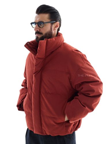 Короткий пуховик терракотового цвета