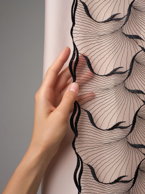 05-160 ОПТ Вышивка на неэл. сетке 24 см, бежевый 775 /черный 170