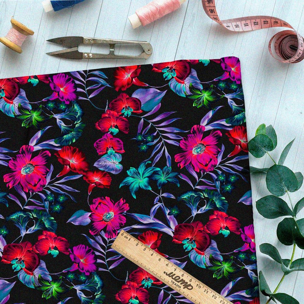 Ткань шифон сладкие маки и фиолетовые листья на чёрном фоне