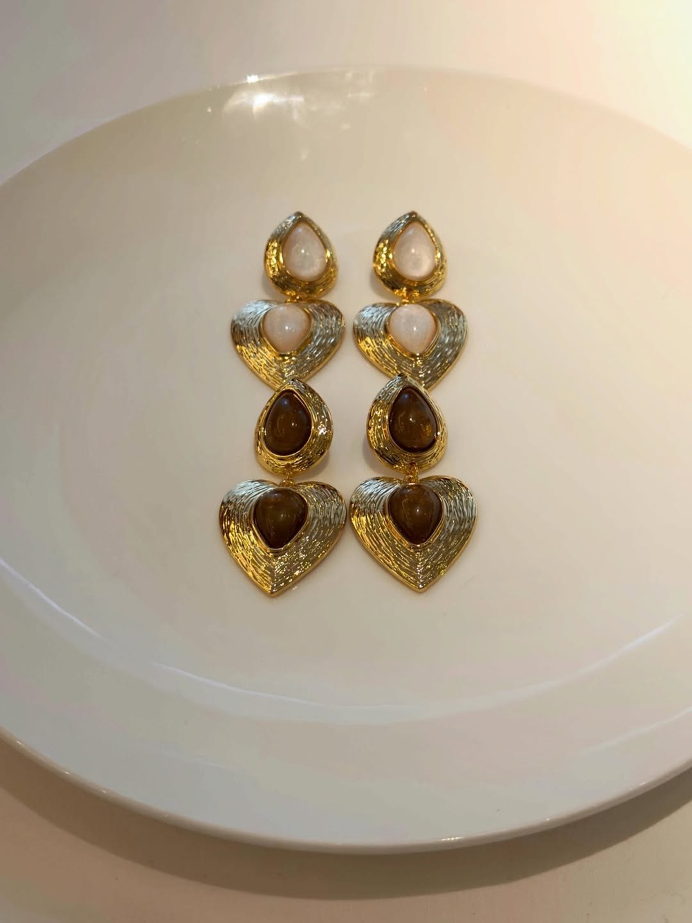 Серьги-сердце с коричневым литьем, Золотой