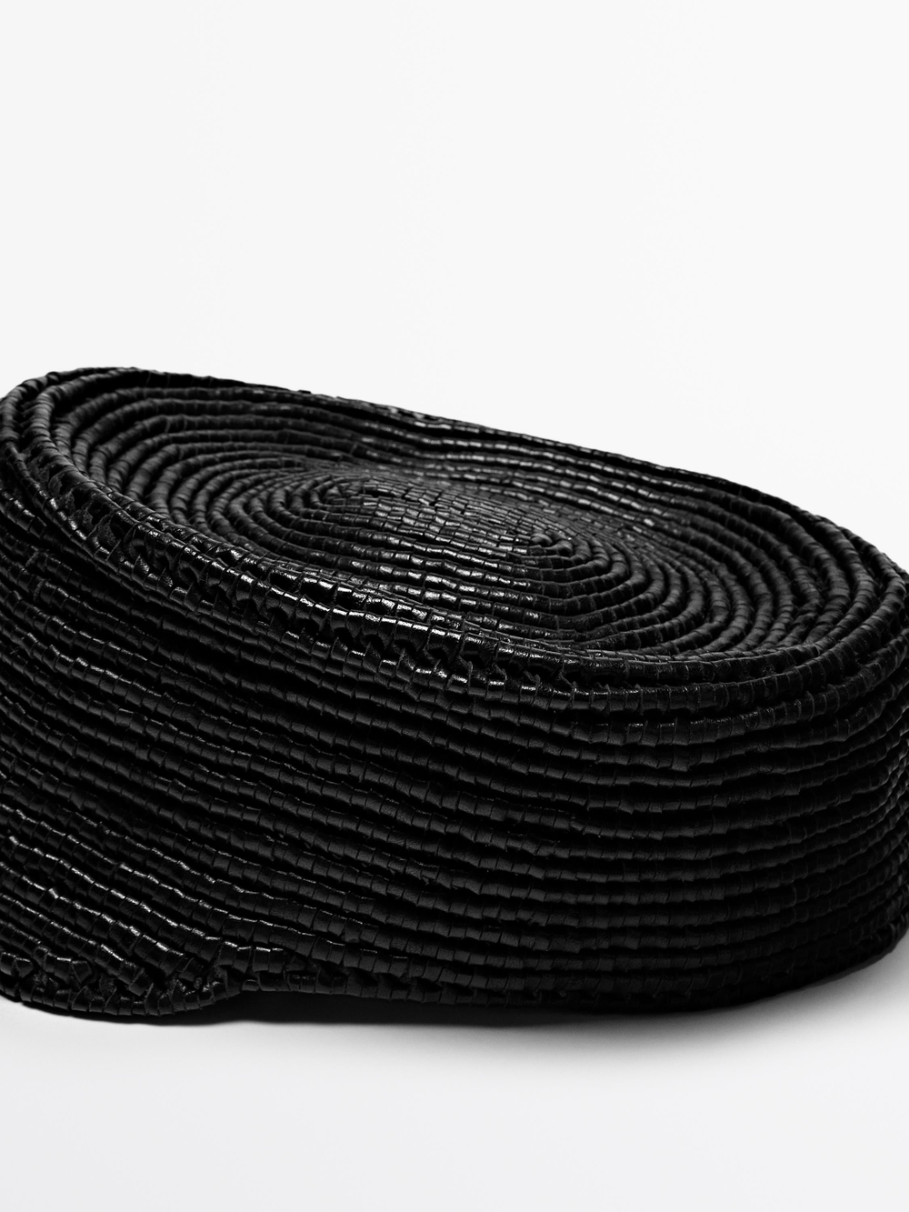 Massimo Dutti Шапка-бини из кожи наппа, черный