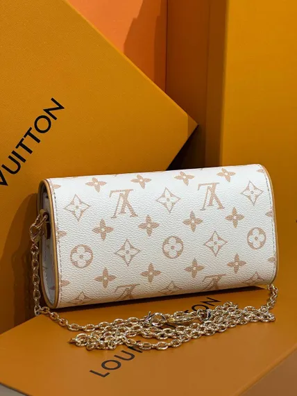 Клатч Louis Vuitton Camille