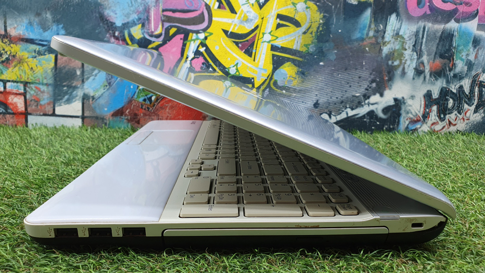 НОУТБУК SONY i3/4 Gb/ HD 5000 1 Gb