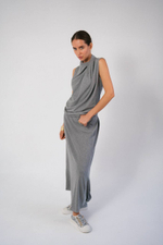 Костюм из тонкого трикотажа с юбкой в макси длине и дизайнерским топом