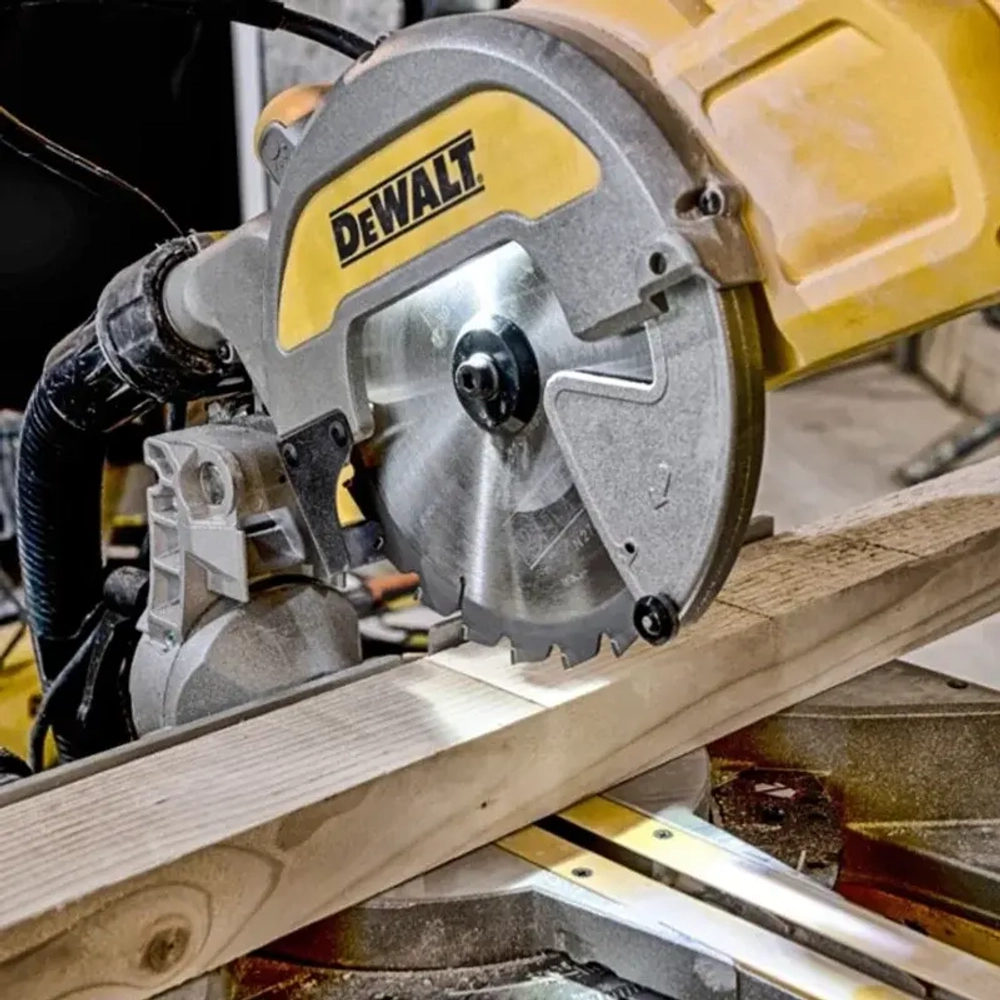Торцовочная пила DeWALT DWS777, DWS777-QS