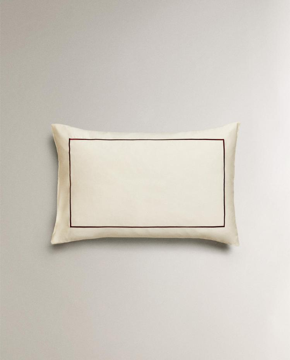 ZARA HOME НАВОЛОЧКА ИЗ САТИНА С ОКАНТОВКОЙ, БУРГУНДИ