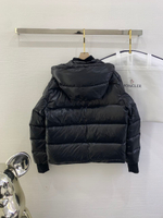 Пуховик Moncler