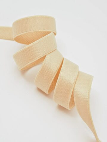 Резинка бретелечная бежевая глянцевая ширина 10 мм