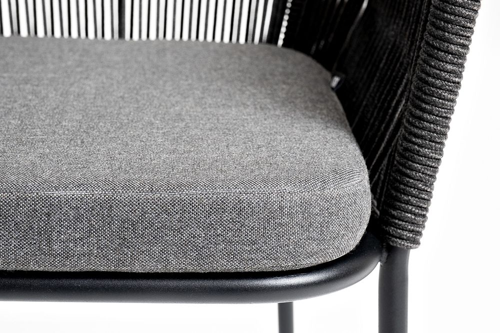 "Лион" стул плетеный из роупа, каркас алюминий темно-серый (RAL7024) муар, роуп темно-серый круглый, ткань темно-серая 027