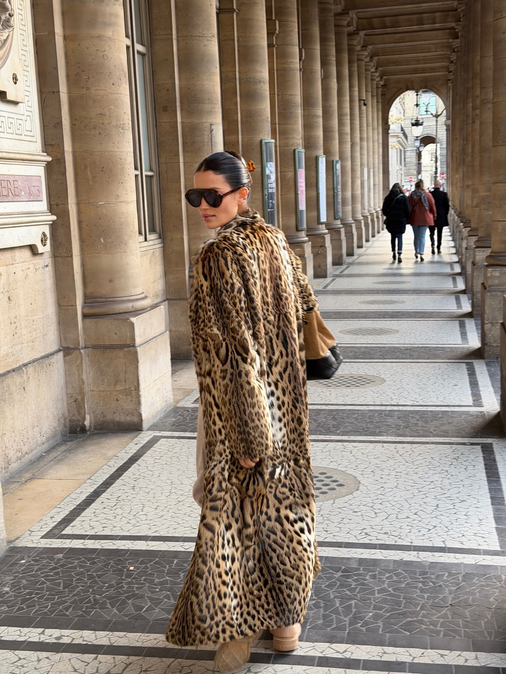 Шуба из натурального меха оцелота