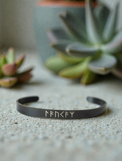 Браслет амулет с рунами Защита, благополучие