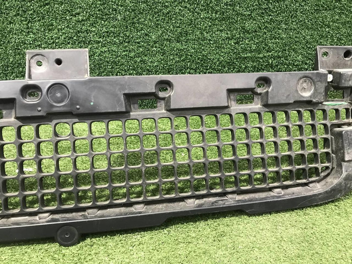 Решетка переднего бампера Land-Rover Defender 2 L663 (2019-н.в.)