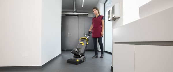 Уборка санузлов и раздевалок Уборка санузлов и раздевалок