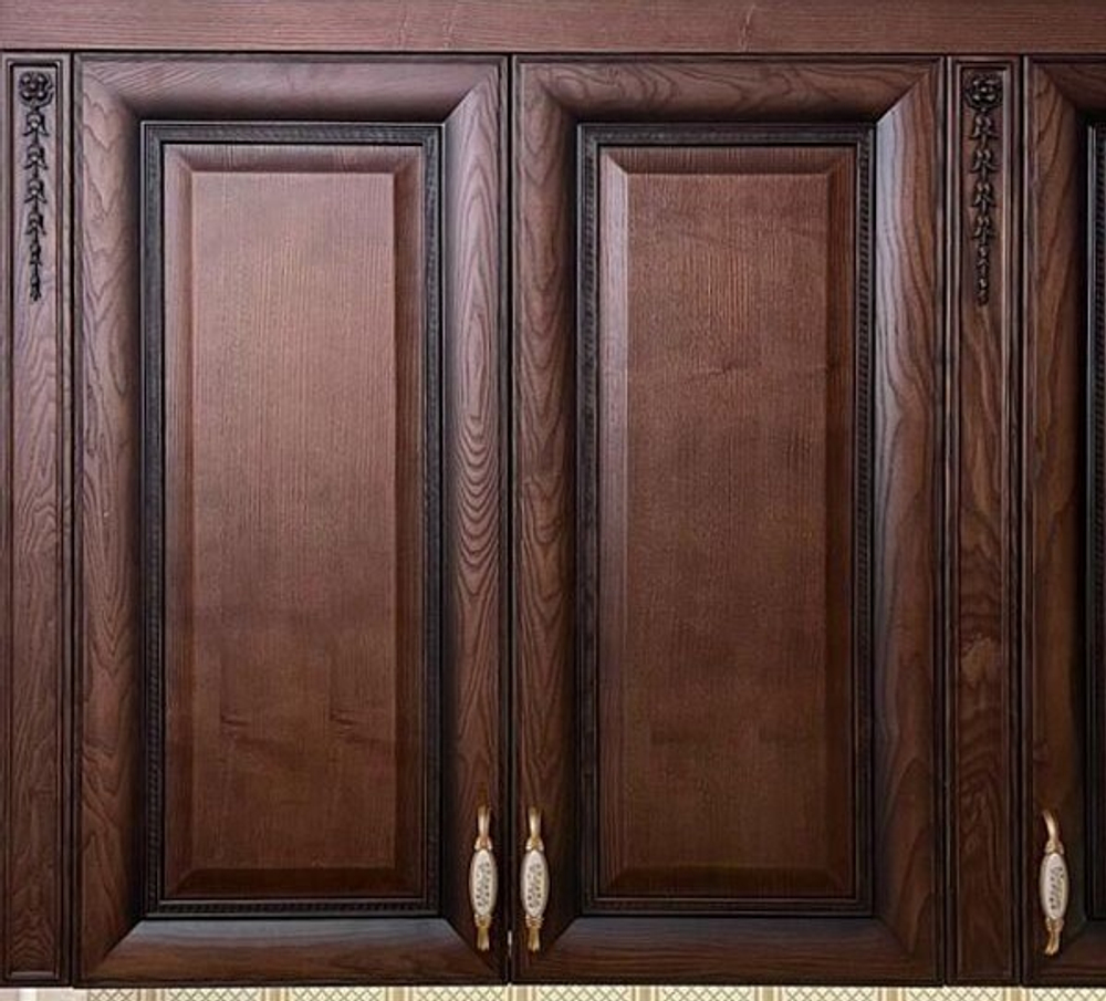 Кухни с фасадами из массива ясеня