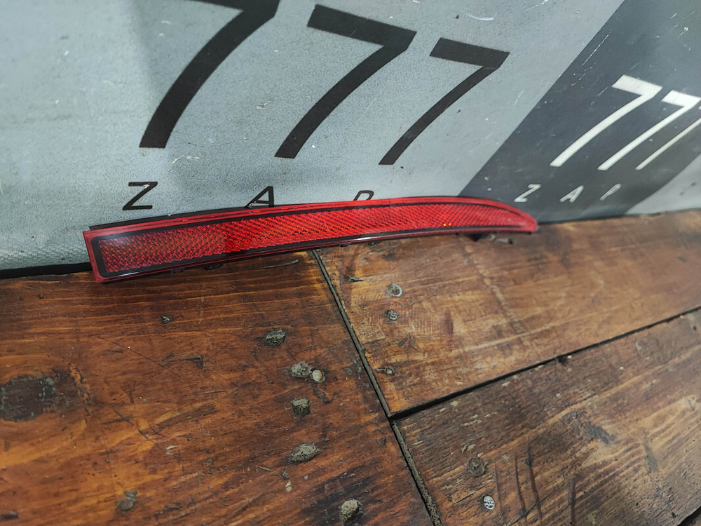 Катафот заднего бампера Volkswagen Touareg 3 18-нв Б/У Оригинал 760945106