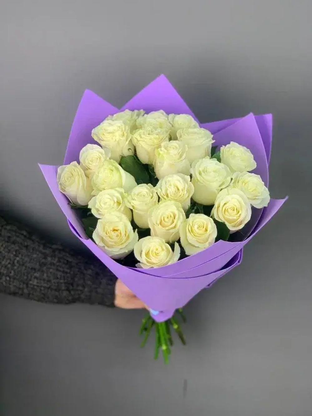 Букет 21 белых роза Эквадор 50см в ленте