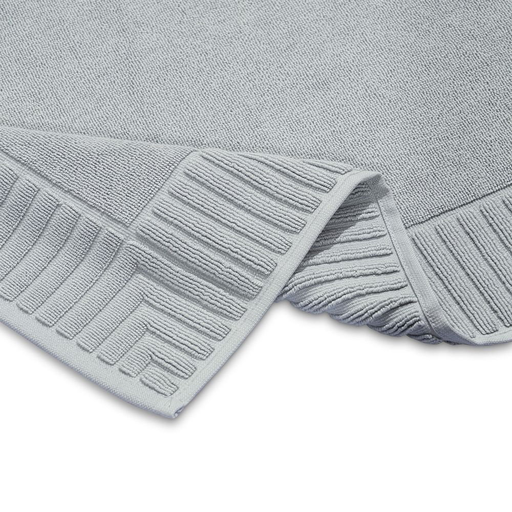 Коврик для ванной с фактурным бортиком светло-серого цвета из коллекции Essential, 50x80 см
