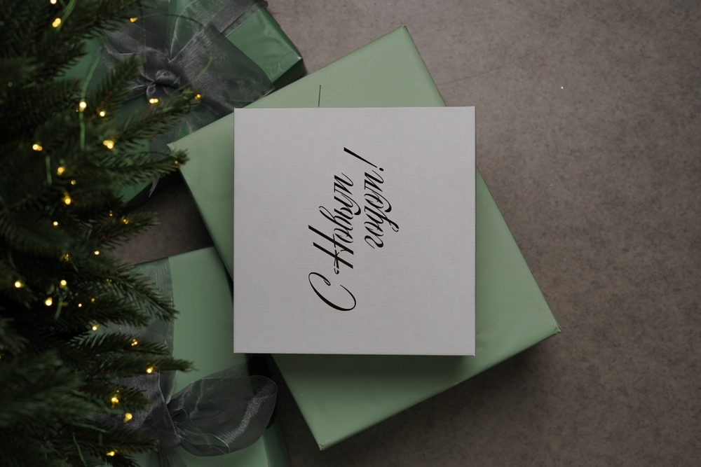 Коробка самосборная  крышка дно 35*35*9,5см Белая с Новым годом