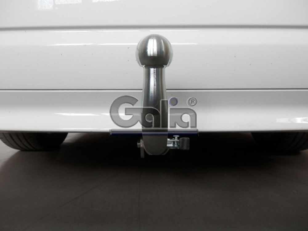 Фаркоп оцинкованный Galia B020C для BMW 5-Series седан F10 / универсал F11 2010-2016, BMW 5-Series GT F07 2010-2017(паспорт и сертификат в комплекте)(без электрики)