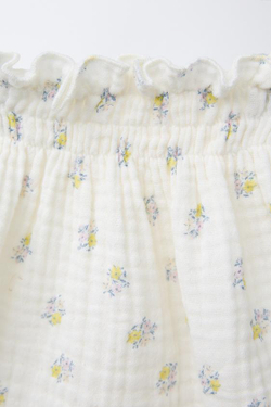 ZARA ТРУСЫ ИЗ РЕЛЬЕФНОЙ ТКАНИ С ЦВЕТОЧНЫМ ПРИНТОМ, ЖЕЛТОВАТО-БЕЛЫЙ