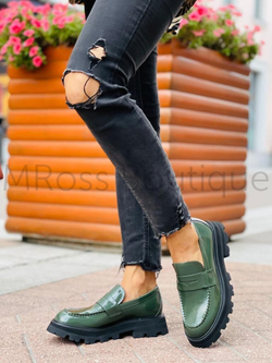 Женские кожаные пенни-лоферы Alexander McQueen цвета хаки