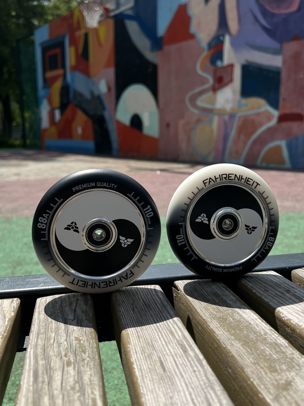 Набор колес (2 шт) Fahrenheit Инь-Янь 110*24 mm Hollow core, черный/белый
