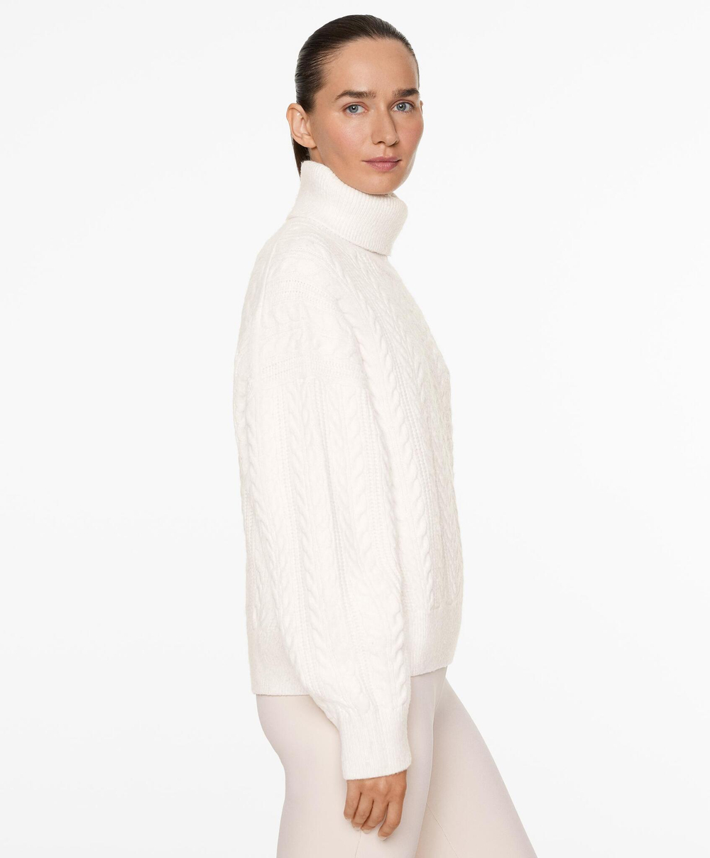 Oysho Вязаный свитер с высоким воротником, светлый экрю