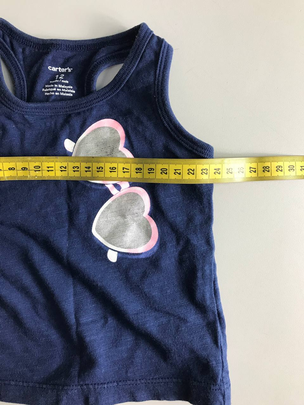 Майка со стильным принтом, визуально на 1 год