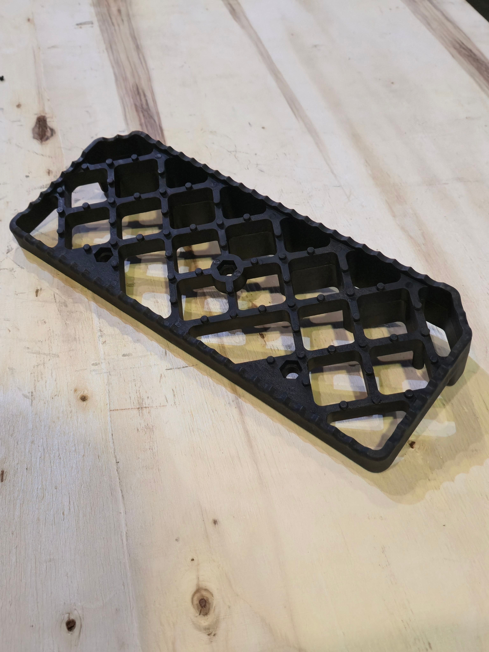 Подножка МАЗ нижняя (пластик) (ОЗАА)