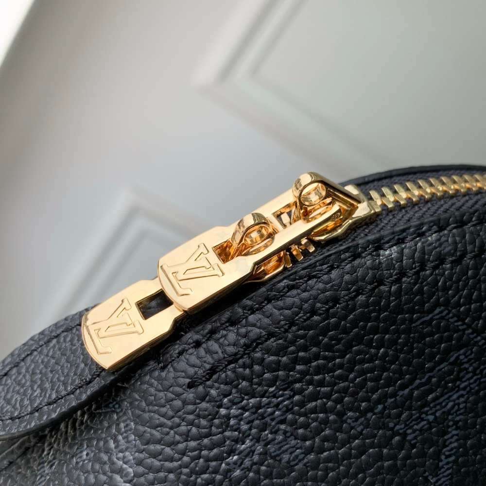 Louis Vuitton Squire East West