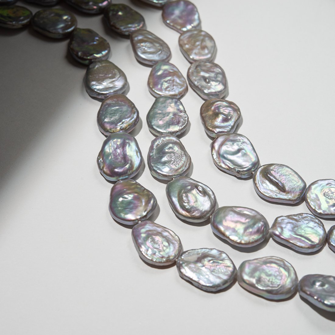 Жемчуг культивированный барочный в форме вытянутой монетки, серый, 18-20*15мм