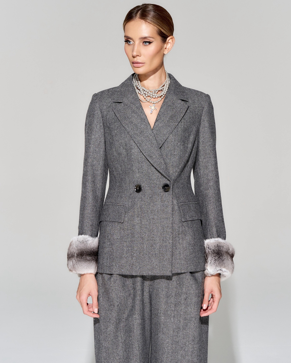Жакет со съемными манжетами из меха шиншиллы