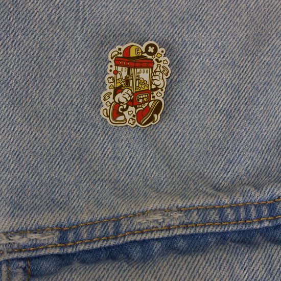 Деревянный значок. Попкорновый Автомат