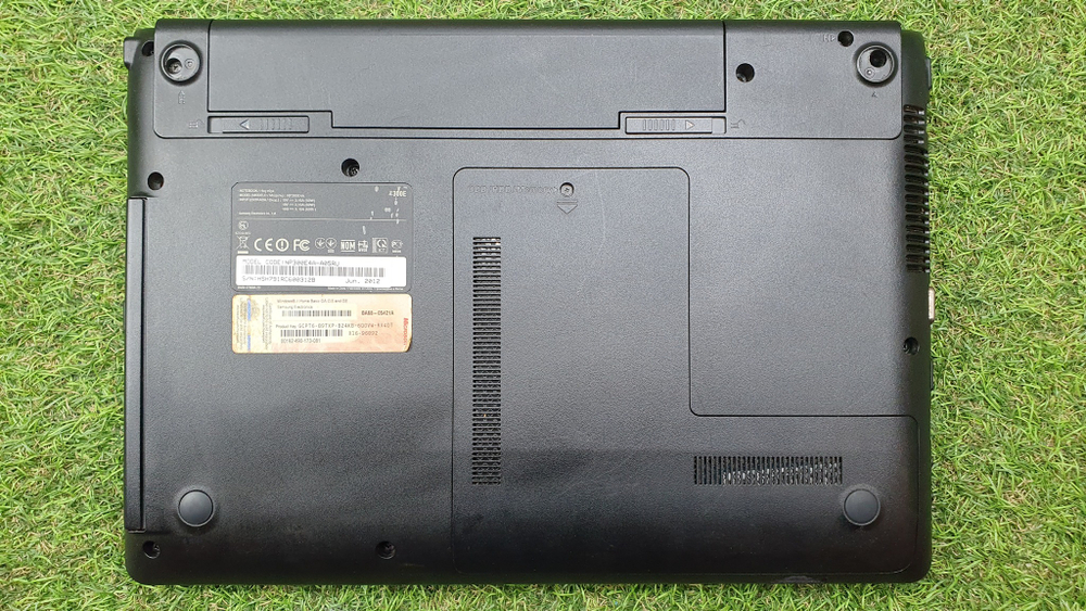 Ноутбук Samsung NP300E4A-A05, 14", Intel Pentium B950 2.1ГГц, 4ГБ, 500ГБ