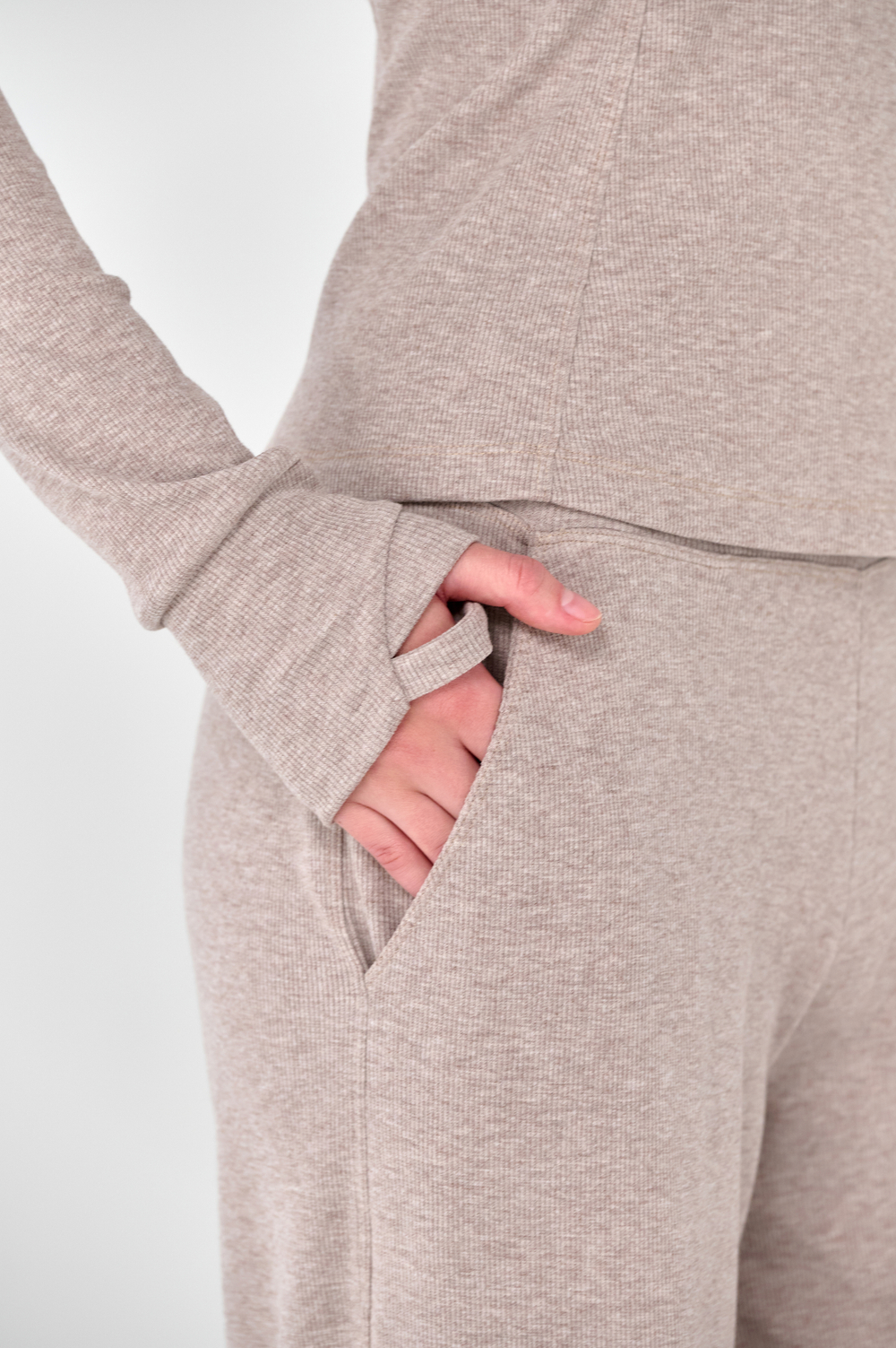 Лонгслив приталенный с рельефом