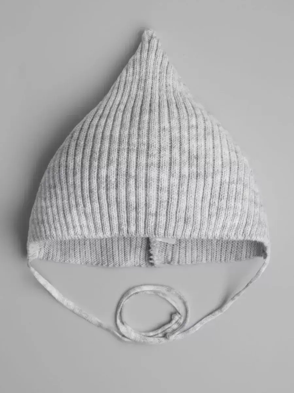 Чепчик детский вязаный на завязках