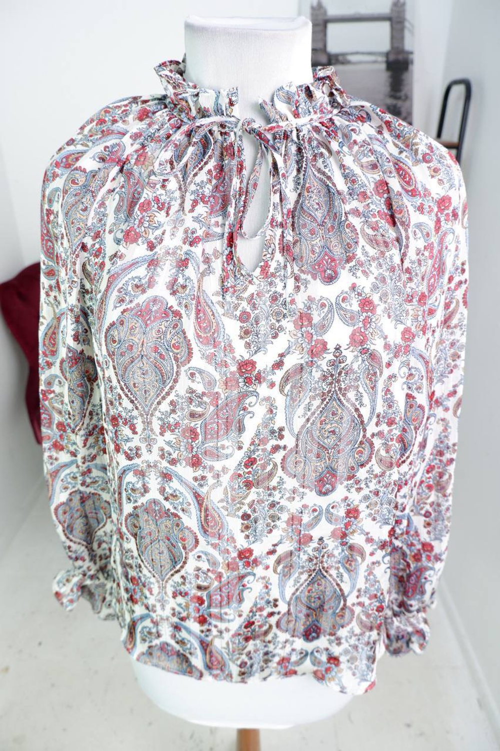 Блузка для модного образа, визуально на 48 размер