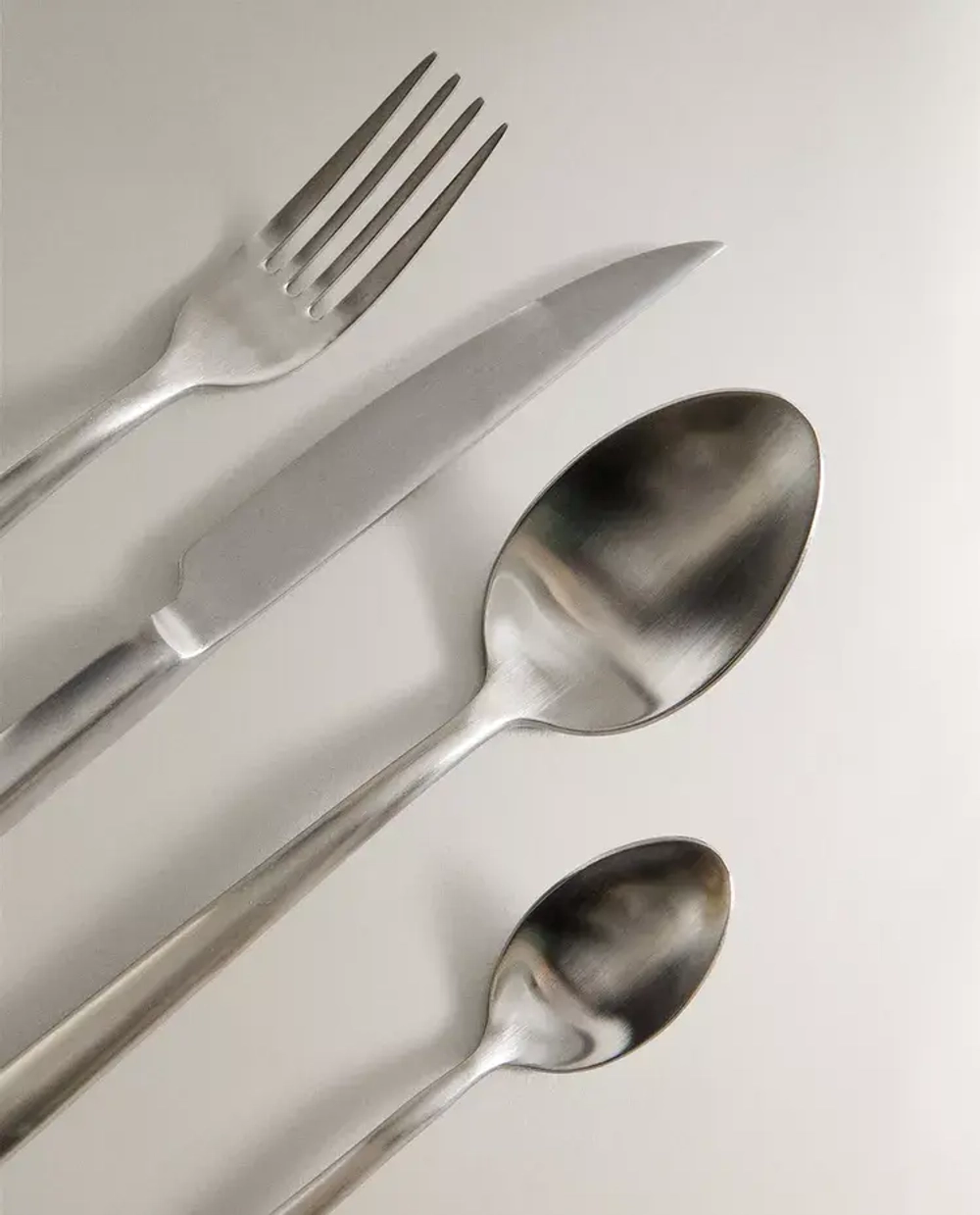 ZARA HOME СТОЛОВЫЙ НАБОР ИЗ 4 ПРЕДМЕТОВ С МАТОВЫМ СТАЛЬНЫМ ПОКРЫТИЕМ, СЕРЕБРО