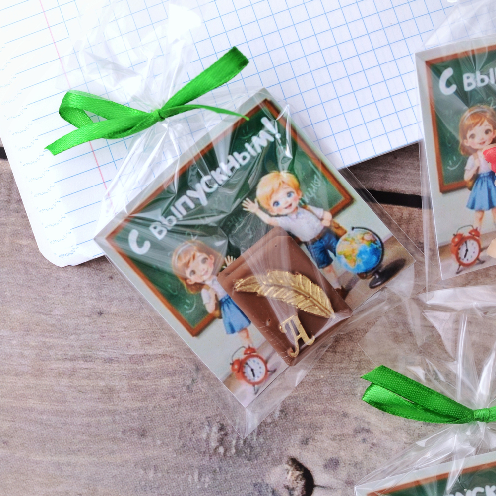 Конфета с открыткой "С выпускным!"