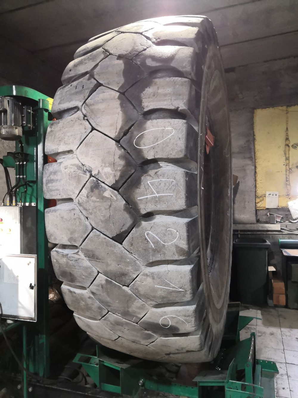 33.00R51 Bridgestone VRDP шина б/у
